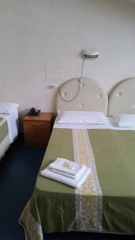 Albergo Margherita Кианчано Терме Стая снимка
