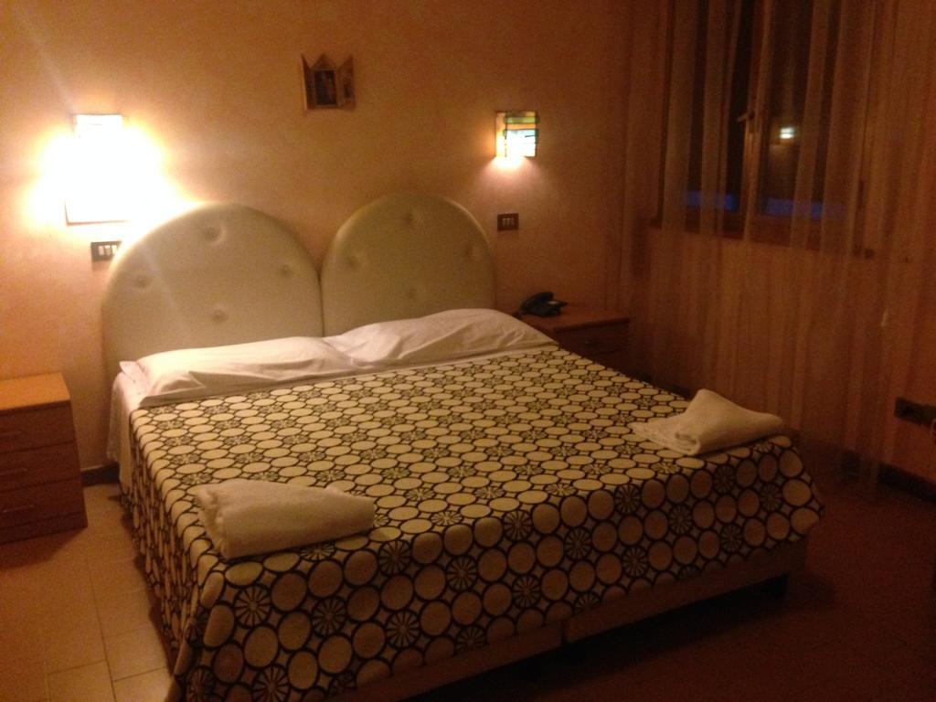 Albergo Margherita Кианчано Терме Екстериор снимка
